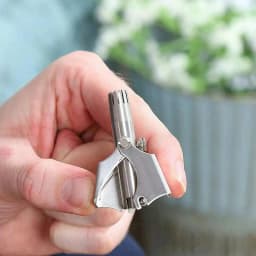 Nose Hair Trimmer Stainless Steel Manual Men's Nose Hair Shaver Nose Hair Cleaner Noiseless Razor
