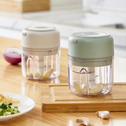 Livingandhome Electric Wireless Kitchen Garlic Chopper With Intuitive Controls Child Lock USB Wire