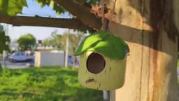 Hanging Bird House Outdoor Birdhouse Resin Novelty Decorative Garden Decor Hummingbird Nest for Garden Fence Patio Yard Backyard