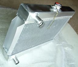 Aluminum Radiator for 1968-1975 Rover MG MGB GT/Base L4 1.8L Manual transmission