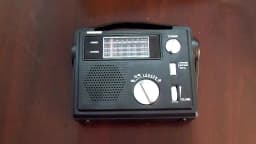 Emergency Radio Portable Emergency Radio Weather Alert Radio With Cellphone Charging Hand Crank & Battery Operated SOS Alarm