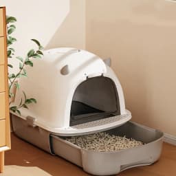 Livingandhome Grey Little Devil Design Enclosed Cat Litter Box with Cat Litter Scoop