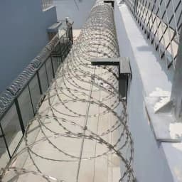 20m Blade Barbed Wire Stainless Steel Anti-theft Welding Blade Barbed Wire Wall Anti Climbing Isolation Protective Net