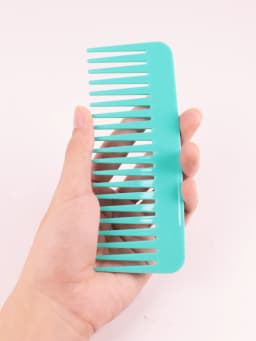 1 Thick Plastic Heat-Resistant, Anti-Static Long Toothed, Wide Toothed Salon Hairstyle Comb Special for Real Hair Wigs