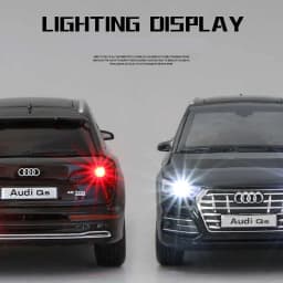 1:32 Q5 SUV Alloy Car Model Diecasts Metal Off-road Vehicles Car Model Simulation Sound and Light Collection Childrens Toy Gift