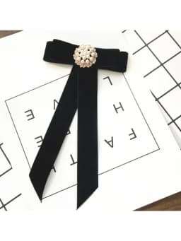 Vintage Bow Tie Velvet Ladies Head Diamond Ribbon Tassel Brooch Chic Girls Elegant Jewelry Collar Pin Girl Cravat Gift for Men