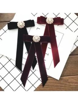 Vintage Bow Tie Velvet Ladies Head Diamond Ribbon Tassel Brooch Chic Girls Elegant Jewelry Collar Pin Girl Cravat Gift for Men