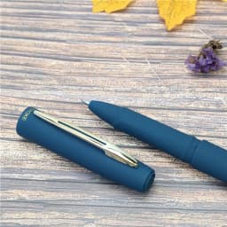 High-quality school business writing gel pen Comfortable holding pen and large-capacity refill ink is more durable