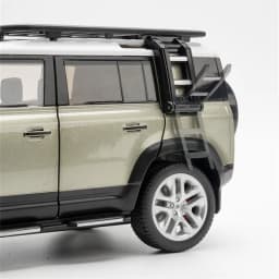 1/18 Range Land Rover Defender SUV Alloy Car Model Diecasts Metal Off-road Vehicles Car Model Sound and Light Childrens Toy Gift