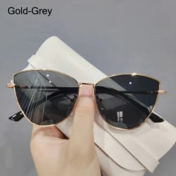 Fashion Oversized Vintage Cat Eye Sunglasses Women Trending Summer Driving Eyewear Shades Metal Frame UV400 for Lady gafas