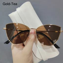 Fashion Oversized Vintage Cat Eye Sunglasses Women Trending Summer Driving Eyewear Shades Metal Frame UV400 for Lady gafas