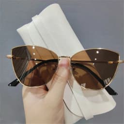 Fashion Oversized Vintage Cat Eye Sunglasses Women Trending Summer Driving Eyewear Shades Metal Frame UV400 for Lady gafas