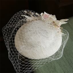 Pearls Flower Bridal Hat with Veil Short Mesh Weddings Hat for Bride Cap Fashion Church Womens Party Headwear noivas
