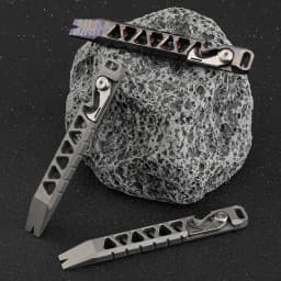 EDC Titanium Alloy Crowbar Portable Bottle Opener Safety Belt Cutter Outdoor Camping Gear Multifunction Tools
