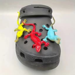 Creative Cartoon Cute Pets Hole Shoe Charms Accessories Shoe Buckle Simulated Lizard 3D Shoes Flower DIY Shoes Decorations
