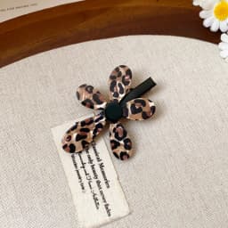 Apple Glasses Hair Clip for Women Girl Cute Side Duckbill Clip Hairpins New Fashion Versatile Hair Accessories Gift Christmas M