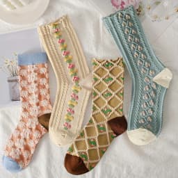 5 Pairs of New Retro Relief Plant Flower Women's Mid Tube Socks in Spring and Autumn Soft and Comfortable Women's Casual Socks