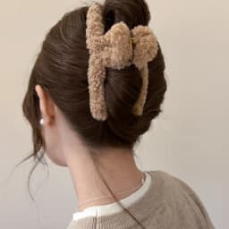 Fashion Faux Fur Hair Claws For Women Autumn Winter Plush Shearling Hair Clips 5.0 in Large Solid Crab Claw Clips For Thick Hair