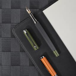 1Pcs High Quality Posture Correction Metal Fountain Pen Frosted Yellow Stripe Gun Grey Stationery Pen School Supplies Ink Pens