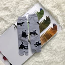 Japanese Multi-Color Jacquard Carrot Chestnut Flower Literary Cute Two-Toe Socks Middle Tube Tabi Split Toe Socks Tide Socks