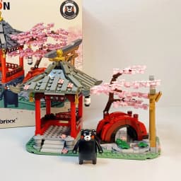 PANLOS Kumamon Bear Creativity Stree View Sakura Flowers House Building Blocks Coffee Shop Country Bricks Toys Gifts For Kids