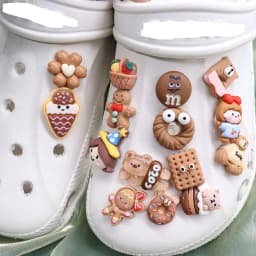 1-15PCS Resin Shoe Charms Chocolate Bear Girl Donut Ice Cream Flower Gingerbread Man Slipper Buckle Hole Shoes Ornament Kid Gift