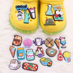 New 1Pcs Ice Cream Coffee Hat Drink Statue of Liberty Shoe Charms Accessories PVC Sandals Shoes Buckle Fit Backpack Clogs Pins