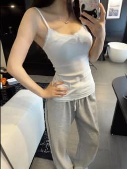 Women White Ribbed Cami Tank Top Lace Trim V‑Neck Sleeveless Slim Fitted Y2K Coquette Aesthetic Sweet Daily Casual Layering Tops