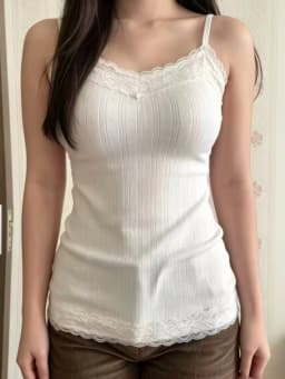 Women White Ribbed Cami Tank Top Lace Trim V‑Neck Sleeveless Slim Fitted Y2K Coquette Aesthetic Sweet Daily Casual Layering Tops