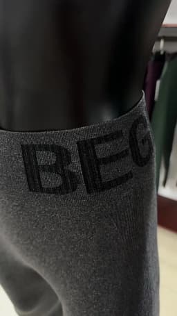 European and American Seamless Yoga Leggings with Waistband Lettering, Butt-Lifting, Quick-Dry Women's Breathable Tights for Pea