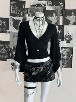 Women Deep V Neck Zip Front Flare Long Sleeve Side Ruched Slim Fit Cropped Top 2026 Gothic Streetwear Solid Black Going Out Fitt