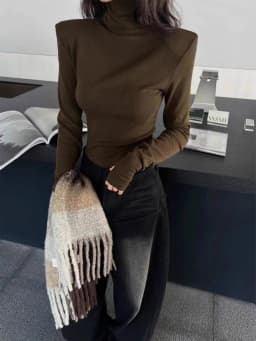 Women's High Neck Long Sleeve Top 2026 Spring New Korean Minimalist No Cuff Sleeve Design Structured Shoulder Slim Fit Knitwear