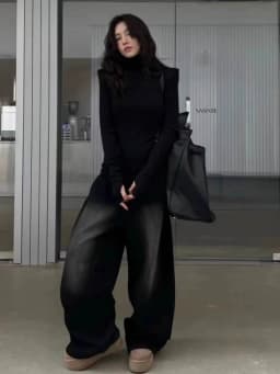 Women's High Neck Long Sleeve Top 2026 Spring New Korean Minimalist No Cuff Sleeve Design Structured Shoulder Slim Fit Knitwear
