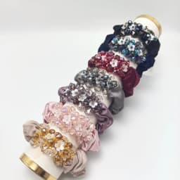 New Arrvial Luxurious Acrylic Flower Scrunchie Hair Tie Satin Crystal Ponytail Holder Fashionable Women Hair Accessories