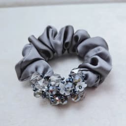 New Arrvial Luxurious Acrylic Flower Scrunchie Hair Tie Satin Crystal Ponytail Holder Fashionable Women Hair Accessories