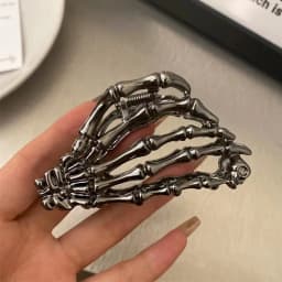 Retro Y2K Skull shaped Hair Claw Clip - Solid Color Hair Claw Clip Women's ponytail stabilizer Halloween accessory for daily use