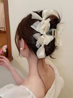 Spring and summer Korean sweet and elegant pearl organza bow grab clip, gentle temperament large pan hair grab clip shark clip