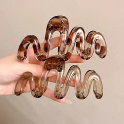 1pc/2pcs Women's Y2K Wavy High Glossy Amber Brown 11cm/4.33in Large Lightweight Plastic Hair Clip, Elegant and Minimalistic