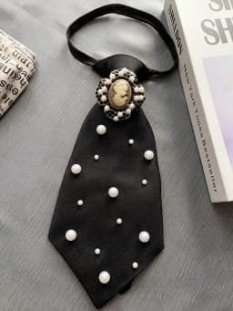 Original Niche Design: 1 Piece of Beauty Portrait Casual Tie with Artificial Pearls, Detachable and Adjustable, Suitable for Pairing with Shirts, Ideal for Parties, Outings, and Holiday Outfits