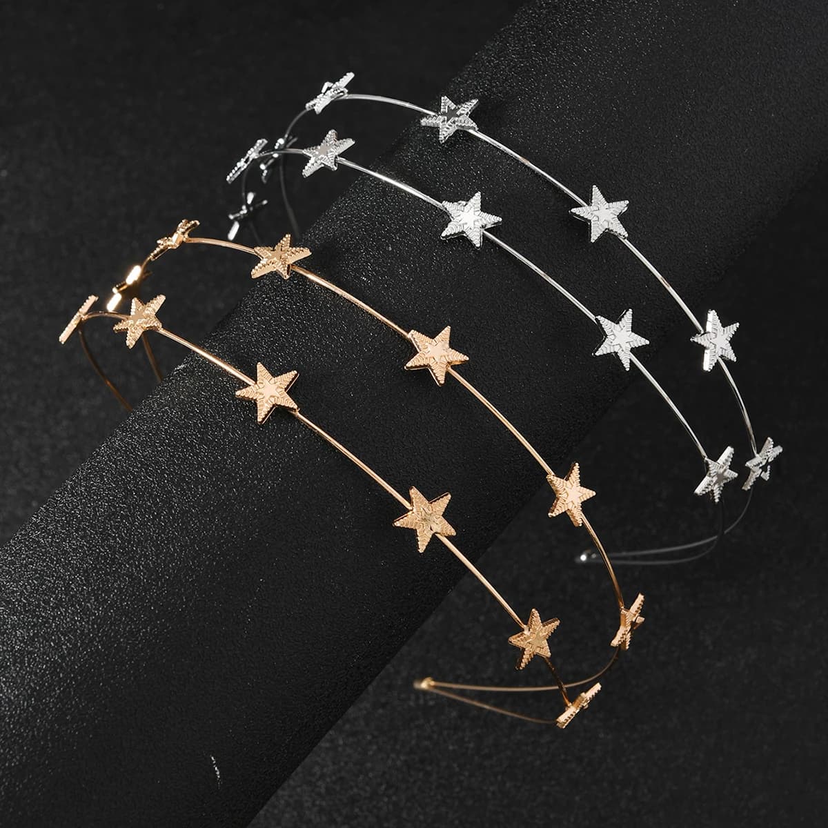 The fashion star five-pointed star double-layer hairband is beautiful and versatile for women, making it perfect for daily gath