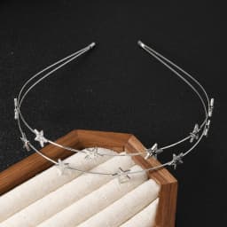 The fashion star five-pointed star double-layer hairband is beautiful and versatile for women, making it perfect for daily gath
