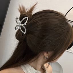 Vintage Butterfly Hair Clip for Women Temperament Simple Headwear Metal Pleated Hair Claws Personality Fashion Hair Accessories