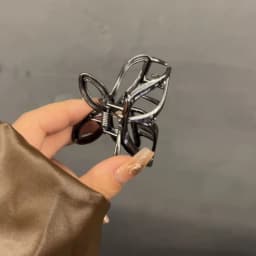 Vintage Butterfly Hair Clip for Women Temperament Simple Headwear Metal Pleated Hair Claws Personality Fashion Hair Accessories