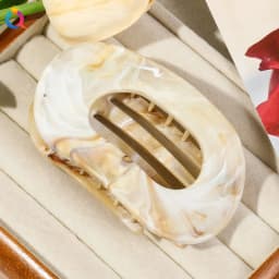 Fashion Oval Hair Claw Clips Women Elegant Marbling Acrylic Flat Circular Hair Grips Premium Colorful Updo Hair Pins Barrettes