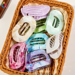 Fashion Oval Hair Claw Clips Women Elegant Marbling Acrylic Flat Circular Hair Grips Premium Colorful Updo Hair Pins Barrettes