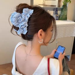 1pc Korean plaid fabric cloud clip, new high-end temperament hair clip, shark clip headband at the back of the head