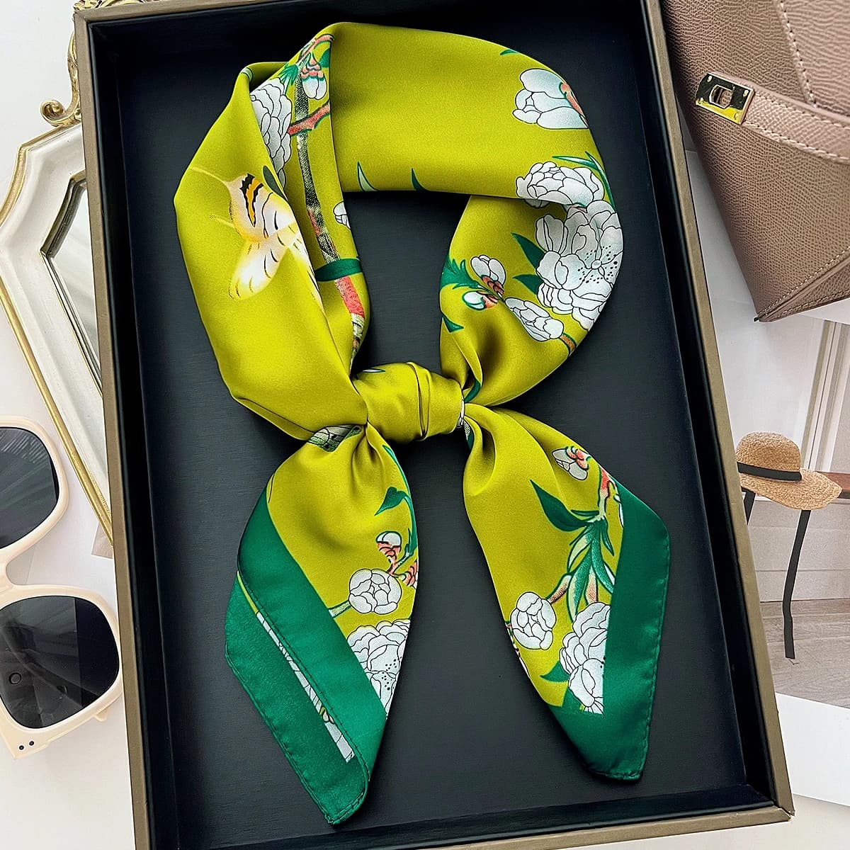 Imitation Silk Scarf For Women Green Square Scarf Bandanna Spring/Summer Luxury Headband Hair Scarf Soft Stain Neckerchief