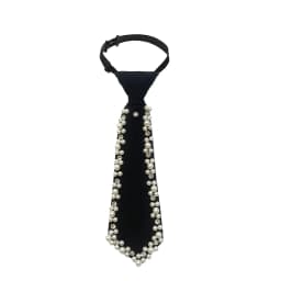 A Handcrafted Tie with Pearl Trim, Noble and Elegant, in a Solid Color, Suitable for Business Events, Everyday Wear, Hosting Events, Etc