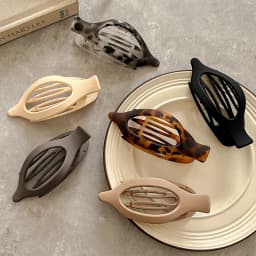 Large Plastic Hair Claw Clip Matte Color Hair Clamps Grab Hollowed Oval Geometric Barrettes Hairpin Women Hair Accessories