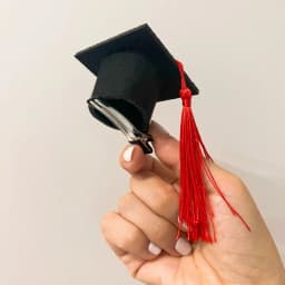 2pcs Mini Graduation Tassel Hat Clip Dollhouse Multifunction Bachelor Cap Clip Photography Props Doctoral Cap Clip